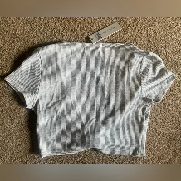 NWT Women’s Ocean Drive Rib Knit Twist Front Tee Harbor Grey Soft Cropped Large - Picture 2 of 8